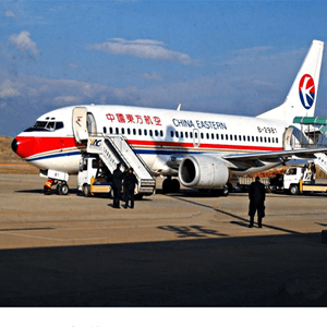 西宁航空托运航空快运业稳步发展的原因是什么？